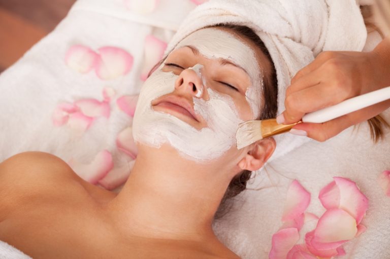 BEAUTY: WOMEN WHO LOVE FACIALS